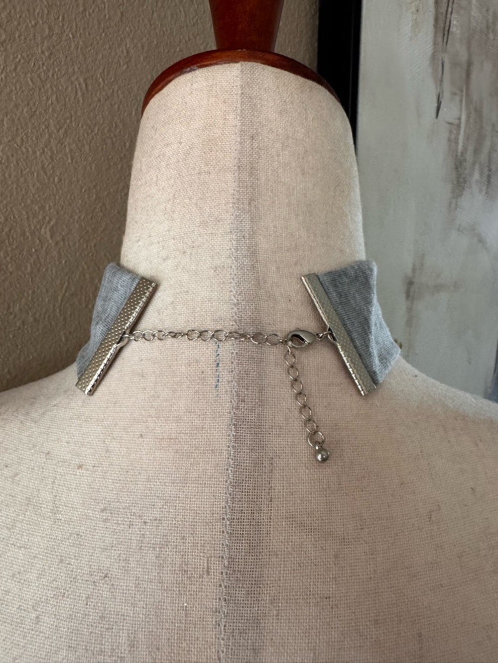 ASOS Light Gray Ribbed Choker - Picture 4 of 6